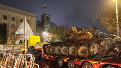Panzerwrack vor russischer Botschaft in Berlin