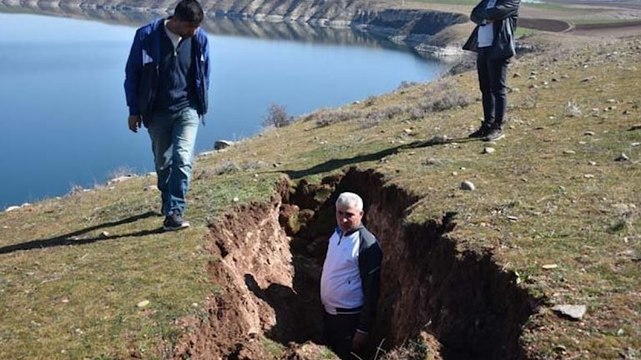Deprem sonrası tüyler ürperten manzara!