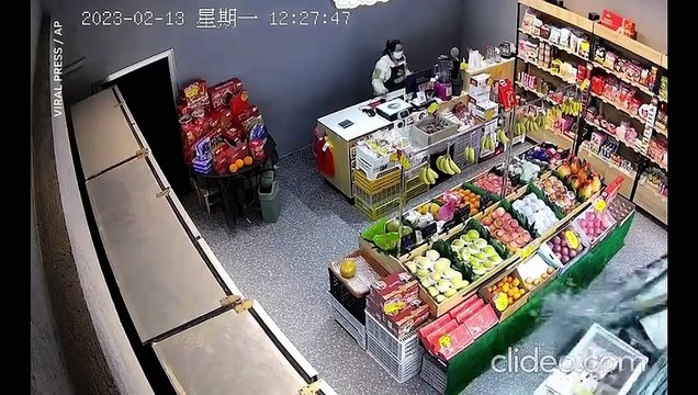 Quand tu viens faire tes courses en voiture... jusque dans le magasin