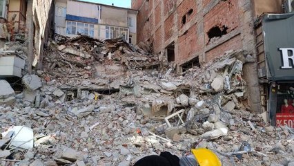 MALATYA'DA ENKAZDA İNCELEME YAPAN AKADEMİSYEN: BETONDA AHŞAP VE KİL VARDI