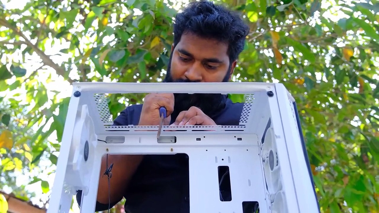 World 's First Inbuilt Aquarium Pc _ ഇനി കമ്പ്യൂട്ടറിൽ മീനുകൾ ഓടിക്കളിക്കും _ M4 Tech _