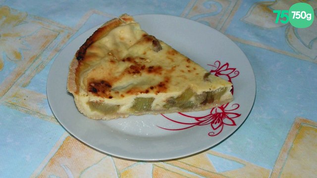 Tarte à la rhubarbe aux biscuits sablés
