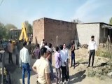 video: पालिका प्रशासन ने हटाया आम रास्ते का अतिक्रमण, विरोध जता रहे ग्रामीणों से की समझाईश