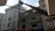 Esenyurt'ta metruk bir binada çıkan yangın söndürüldü