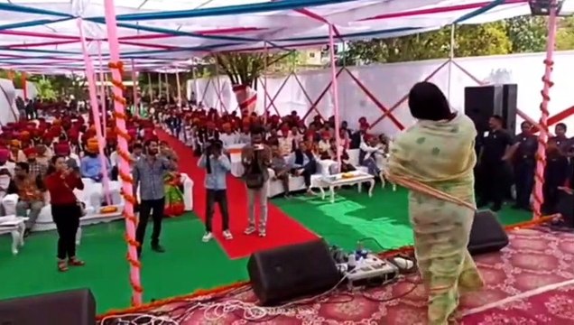 महापौर सौम्या गुर्जर ने गाया गाना, बच्चों के साथ डांस भी किया