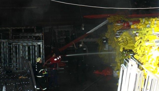 Plastik doğrama atölyesinde korkutan yangın