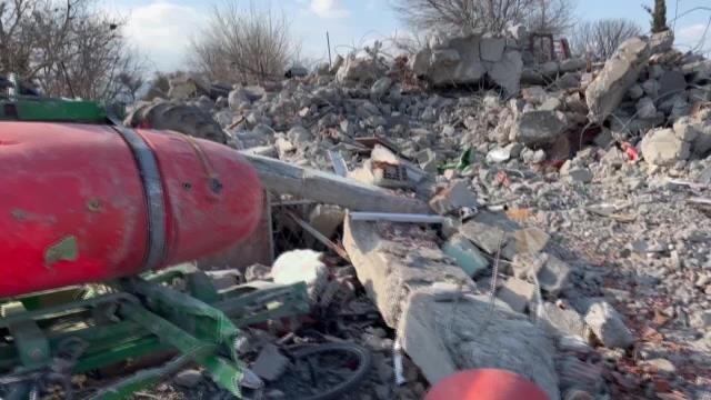 CHP Milletvekilleri, Depremde Tarım Aletleri Enkaz Altında Kalan Çiftçileri Ziyaret Etti… Gaytancıoğlu: Bir An Önce Hasar Tespitleri Yapılsın