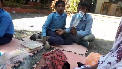 सिवनी में परीक्षार्थियों ने फेंक दिया खाना, भूखे रहकर दी परीक्षा