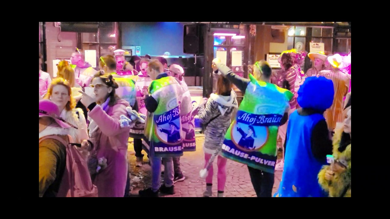 Doku: Weiberfastnacht: Kölner Karneval: 1 Tag in Köln!