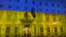 Palazzo Chigi illuminato con i colori della bandiera Ucraina