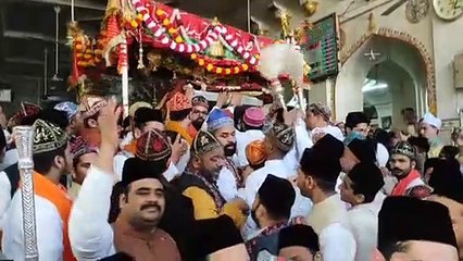 गाजे-बाजे संग निकला जुलूस निकालकर सरवाड़ रवाना की चादर