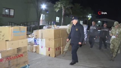 Bakan Akar, deprem bölgesi İskenderun'da gerçekleştirilen çalışmaları inceledi