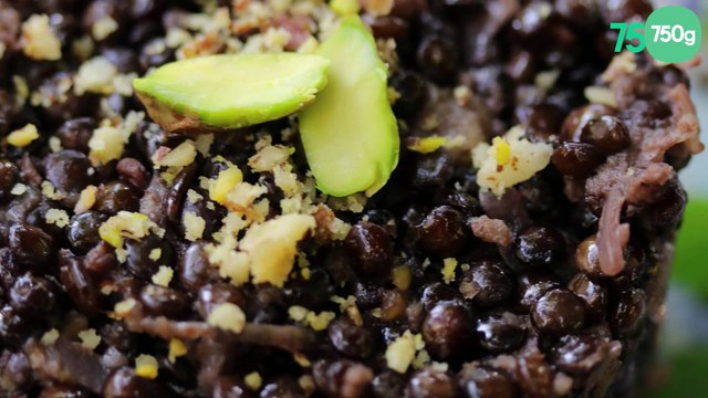 Risotto vegan de lentilles, thé fumé et parmesan de fruits secs