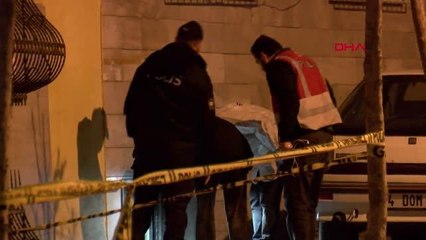 ZEYTİNBURNU'NDA SOKAK ORTASINDA SAİLAHLI KAVGA 4 YARALI