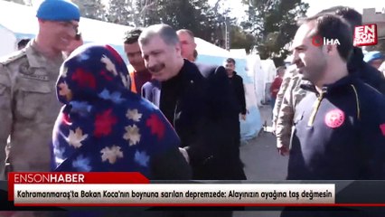 Kahramanmaraş'ta Bakan Koca'nın boynuna sarılan depremzede: Alayınızın ayağına taş değmesin