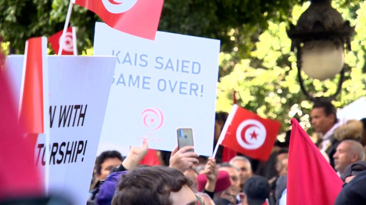 السلطات التونسية تحيل معارضين موقوفين إلى مكتب مكافحة الإرهاب