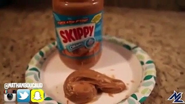 Uyuyan Erkek Arkadaşına Öyle Bir Şey Yaptı Ki