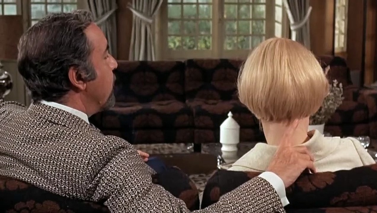 O Charme Discreto da Burguesia | movie | 1972 | Official Trailer