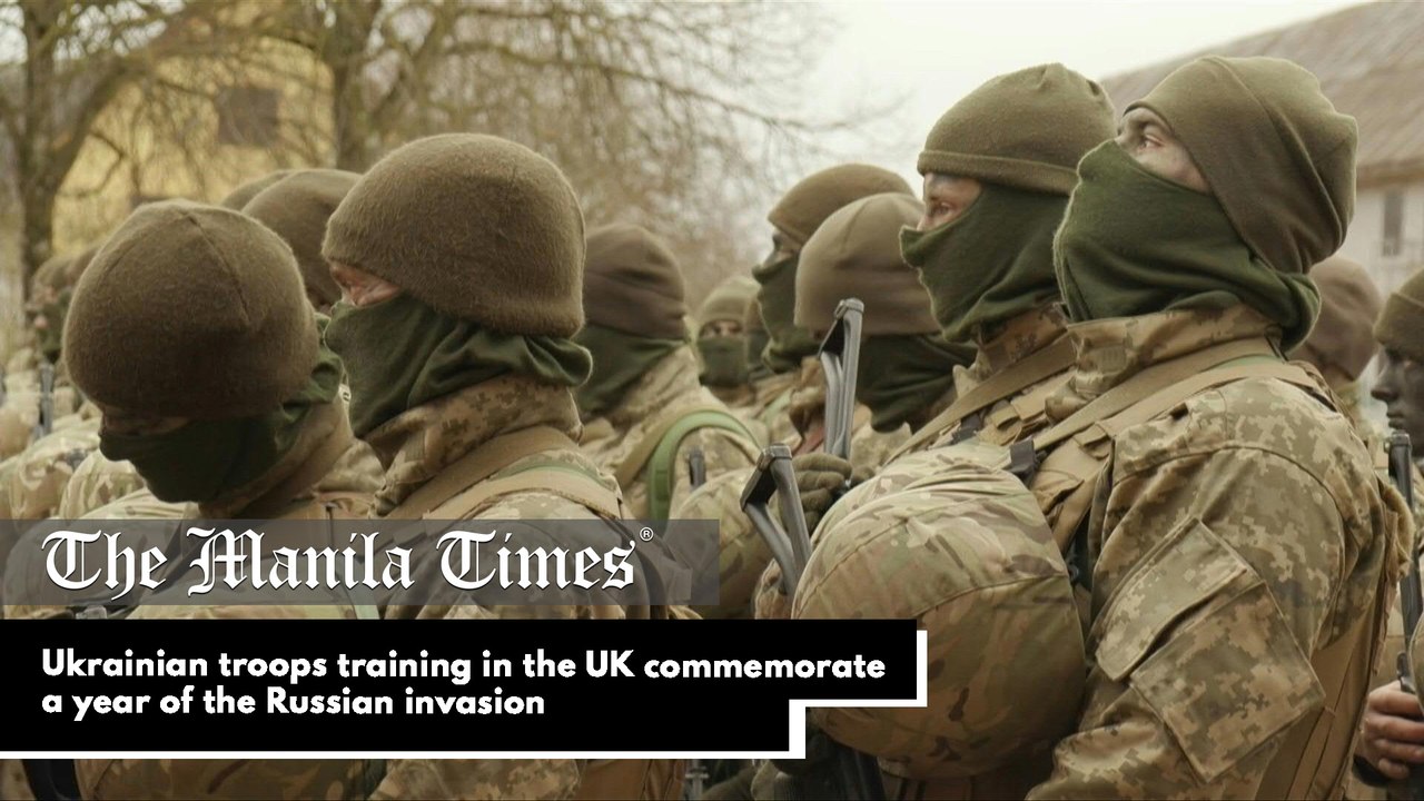 Ukrainian troops training in the UK commemorate a year of the Russian invasion