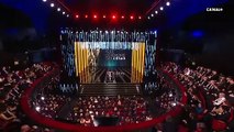 César - Juliette Binoche se lève dans la salle pendant le discours d'introduction de Jamel Debbouze et l'interpelle  : 