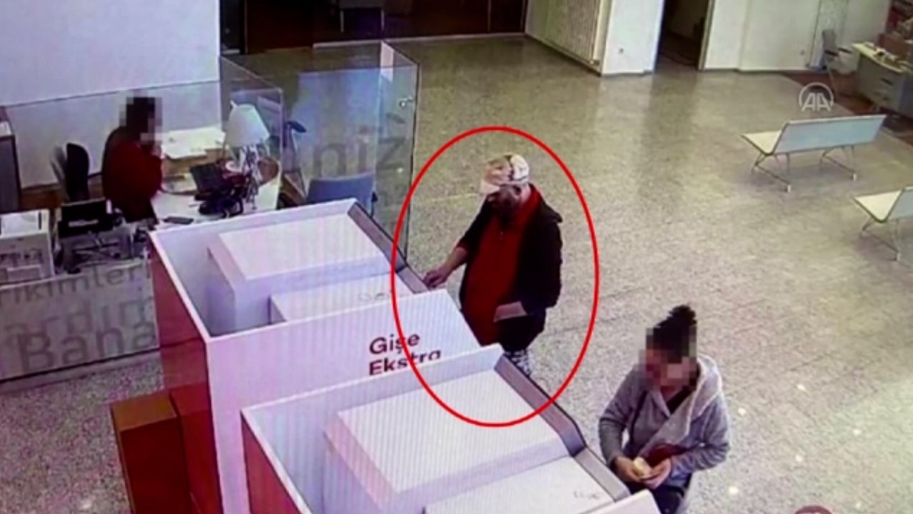 Kendilerini bankacı olarak tanıtıp dolandırıcılık yapan 4 zanlı tutuklandı
