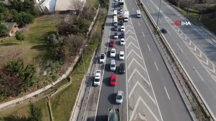 Ataşehir'de yol ayrımını kaçıran sürücü kazaya neden oldu : 1 yaralı