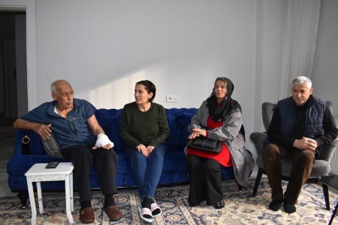 EŞİ VE OĞLUYLA ENKAZDAN KURTARILAN EMEKLİ ÖĞRETMEN: BİNA YERLE BİR OLDU