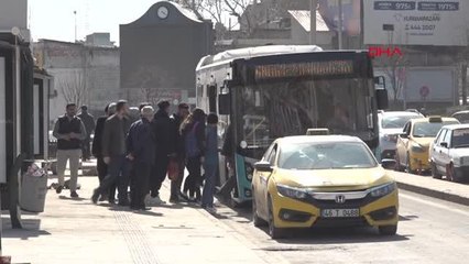 KAHRAMANMARAŞ'TA ESNAFLAR SOSYAL YAŞAMA DESTEK İÇİN DÜKKANLARINI AÇIYOR