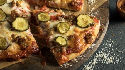 Pizzas En 2023: La Piña Está De Moda Y Los Pepinillos También