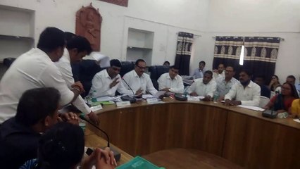 हंगामे के बीच बिना चर्चा 1.95 अरब का बजट पारित