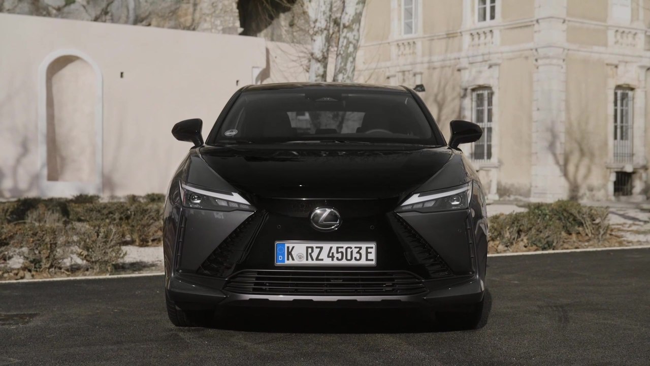 Der neue vollelektrische Lexus RZ 450e - Eigenständiges elektrisierendes Design