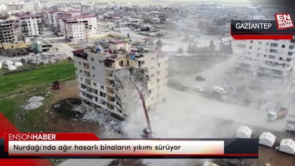 Nurdağı'nda ağır hasarlı binaların yıkımı sürüyor