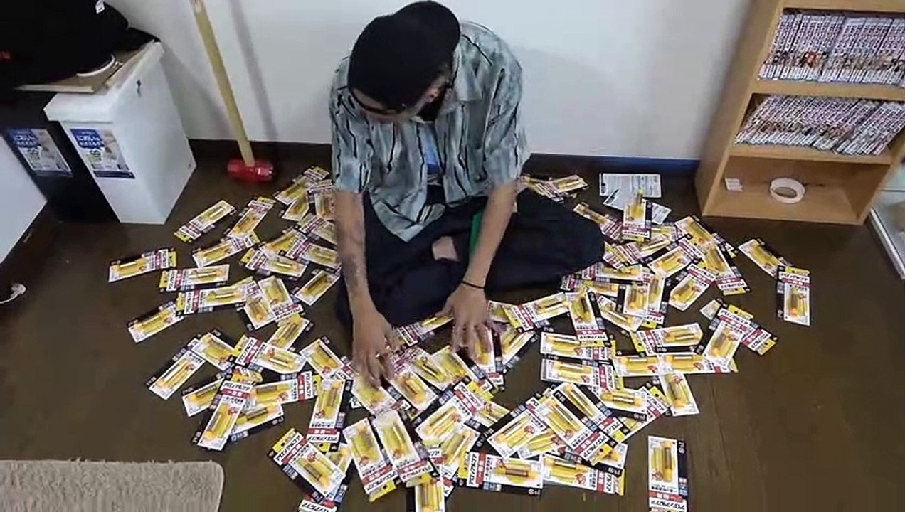 y2mate.com - 瞬間接着剤で友達の家の壁にアロンアルファ貼ってみたドッキリ_1080pFHR