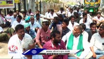 Farmers Protest At Khammam Irrigation Office Over Irrigation Water Issue, Demands To Give Water _V6