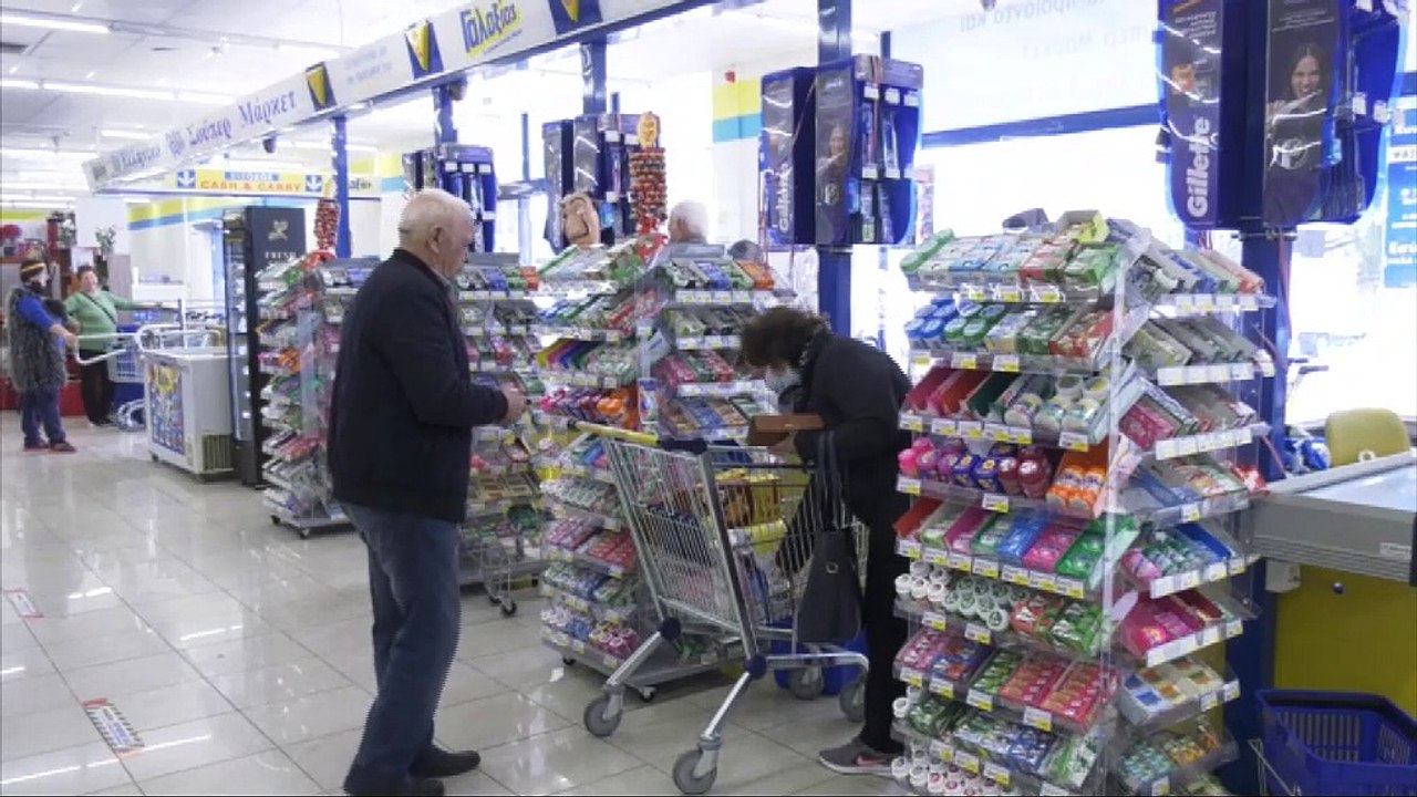 Αυξημένη κίνηση στα super market το πρωί του Σα...