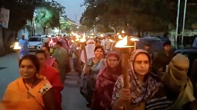 गरीबों को पक्का मकान दिलाने भाजपा ने निकाली मशाल रैली