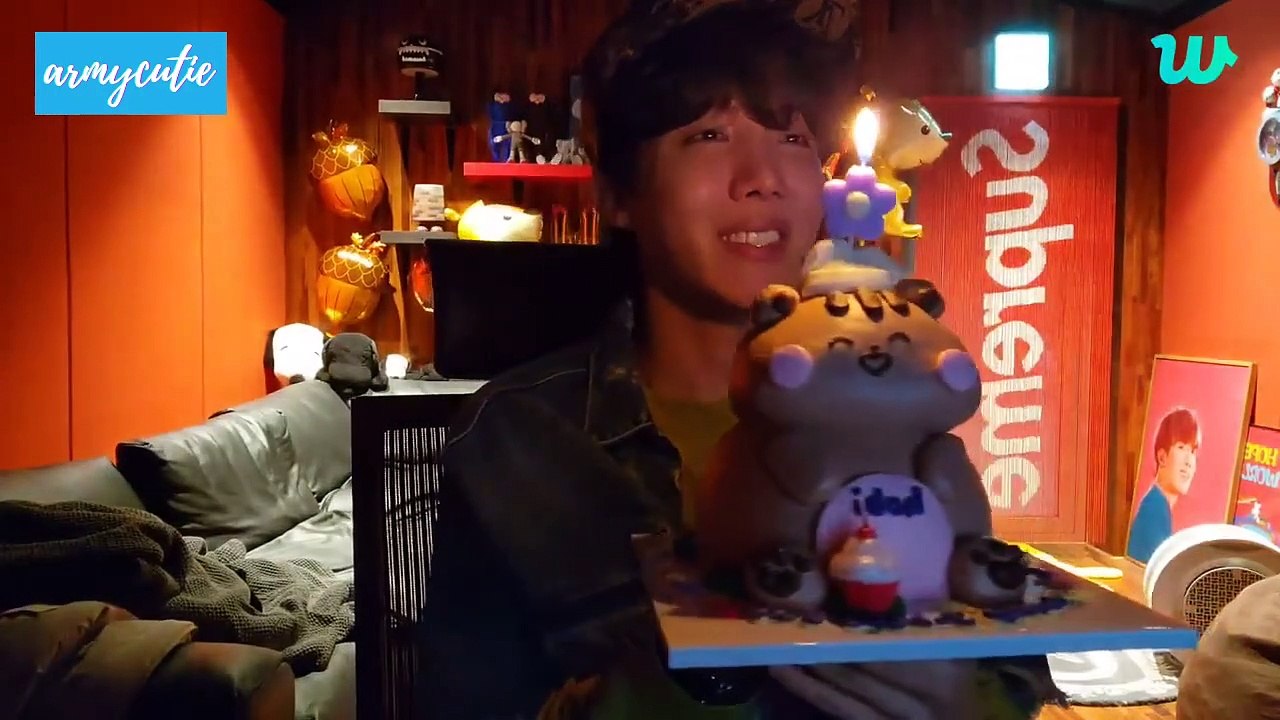 J-HOPE Weverse LIVE d'anniversaire 17.08.2023 (VOSTFR)
