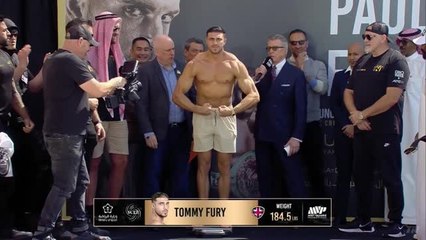 Jake Paul v Tommy Fury - Les deux boxeurs se chauffent pendant la pesée