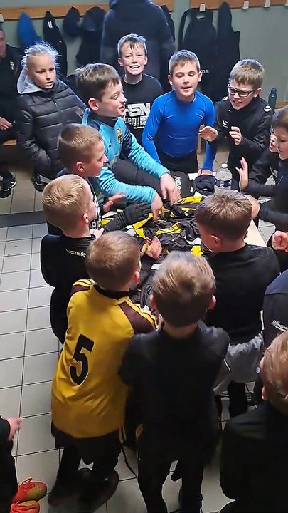 Crie Guerre des U10A et U10B Après leurs 2 belles Victoires ce Matin en Championnat !!! Tous Unis!!!