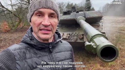 شاهد: الأوكراني وبطل العالم السابق في الملاكمة يختبر "القطة" الدبابة الألمانية ليوبارد2