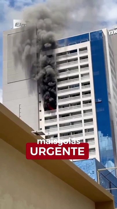 AGORA | Incêndio espalha por andar de prédio comercial localizado em frente ao Buriti Shopping, em Aparecida de Goiânia. Equipes do Corpo de Bombeiros já estão no local. Ainda não há informações sobre as causas do incêndio. A fumaça pode ser vista de long