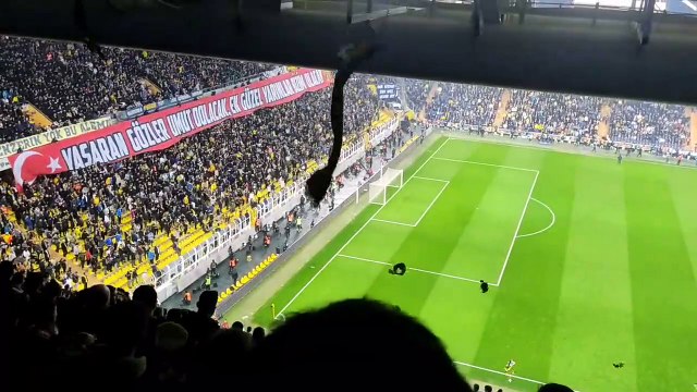 Tribünler 'istifa' çağrısıyla inledi