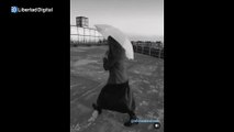 El extraño baile de Mónica García: ¿Mary Poppins o Cantando bajo la lluvia?