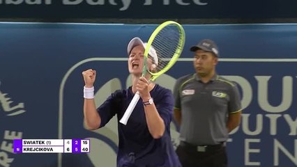 Dubaï - Krejcikova surprend Swiatek et décroche le titre