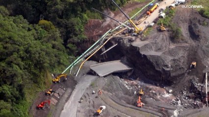 الإكوادور تعلق جزءا من صادراتها النفطية بعد انهيار جسر
