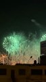 Fuegos artificiales al final del concierto de Calvin Harris desató críticas y memes en las redes sociales.