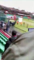 Presidente cospe em adeptos