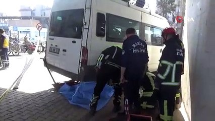 Manisa’da minibüs motosiklete çarptı: 1 ölü