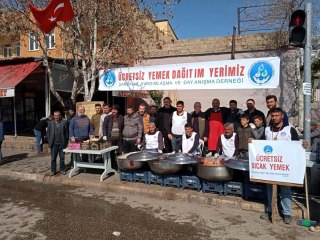 Adana'da öğrenci ve öğretmenlerden örnek seferberlik
