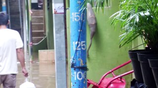 Melihat Banjir di Kebon Pala, Ketinggian Air Capai 50 Cm